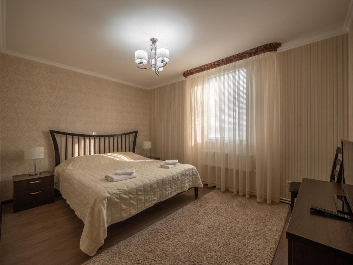 Vila Bomond Hotel Edinet Екстериор снимка