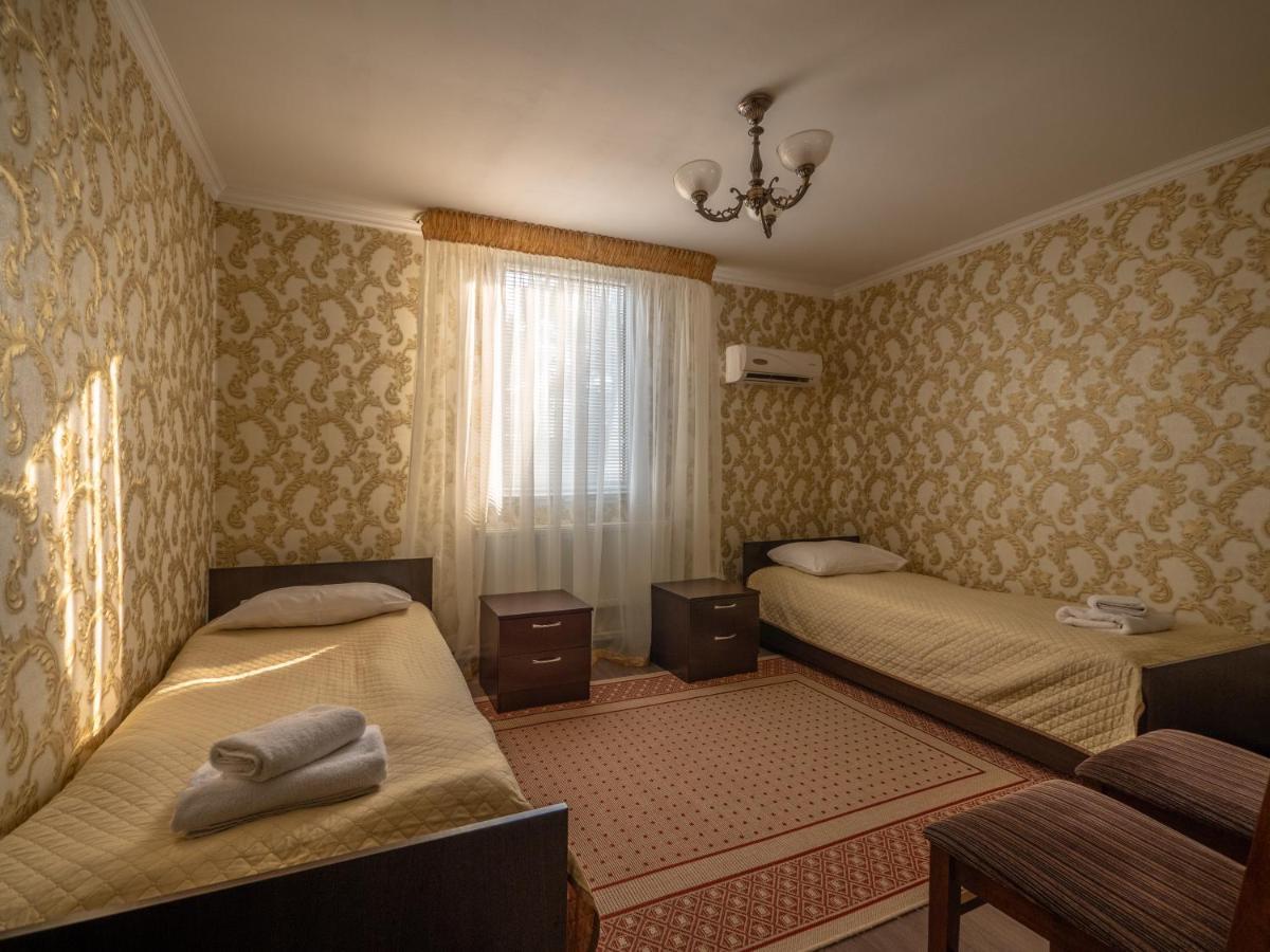 Vila Bomond Hotel Edinet Екстериор снимка