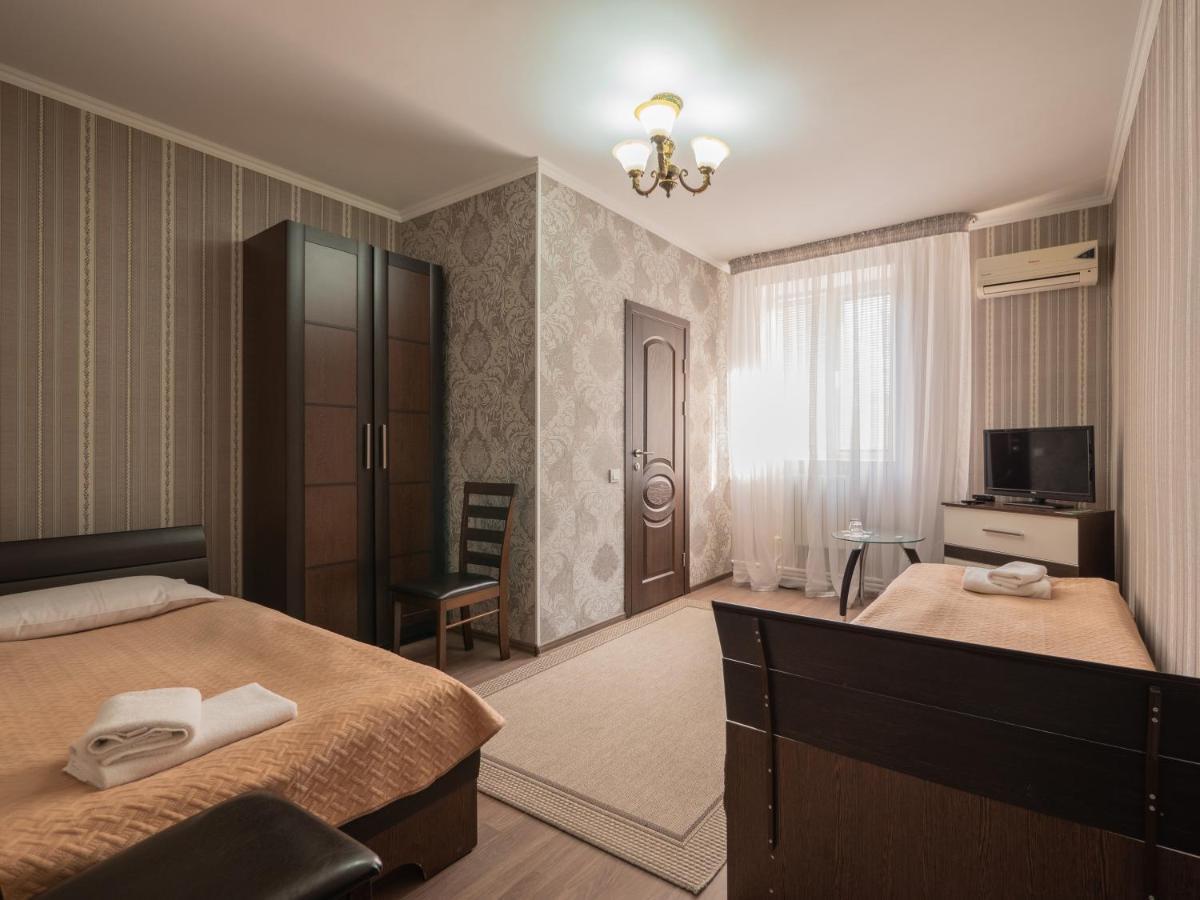 Vila Bomond Hotel Edinet Екстериор снимка